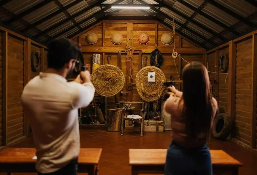 Hotelli Montrose Golf Resort & Spa