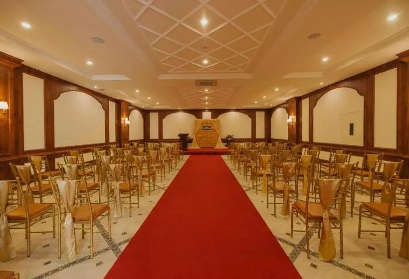 Hotelli Montrose Golf Resort & Spa