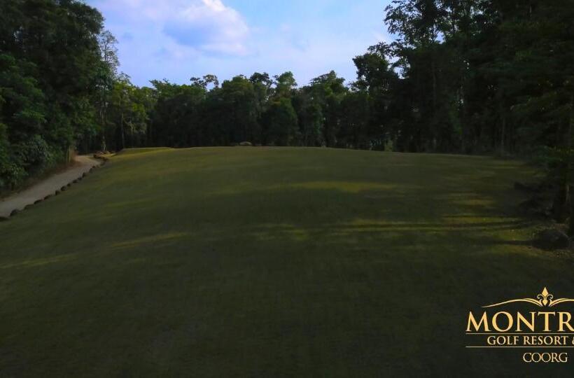 ホテル Montrose Golf Resort & Spa