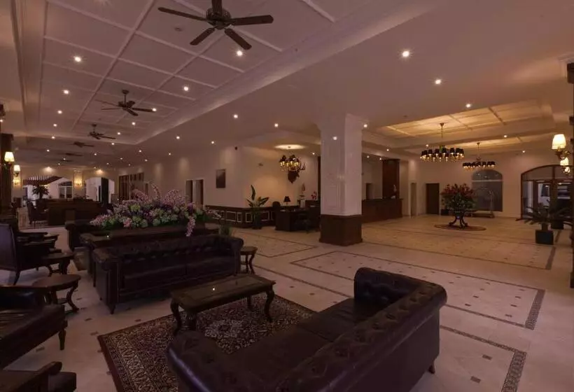 Hotelli Montrose Golf Resort & Spa