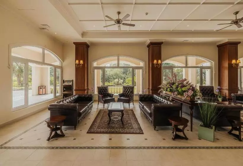 Hotelli Montrose Golf Resort & Spa