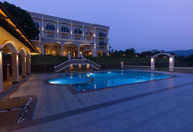 ホテル Montrose Golf Resort & Spa