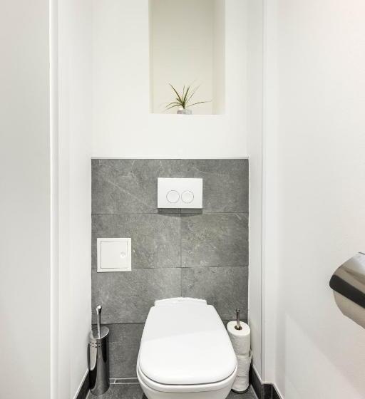 Jimmy S Apartments Emerald