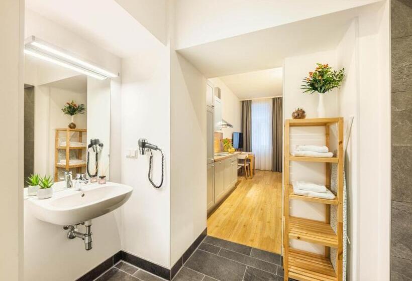 Jimmy S Apartments Emerald