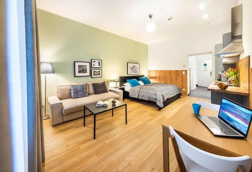 Jimmy S Apartments Emerald