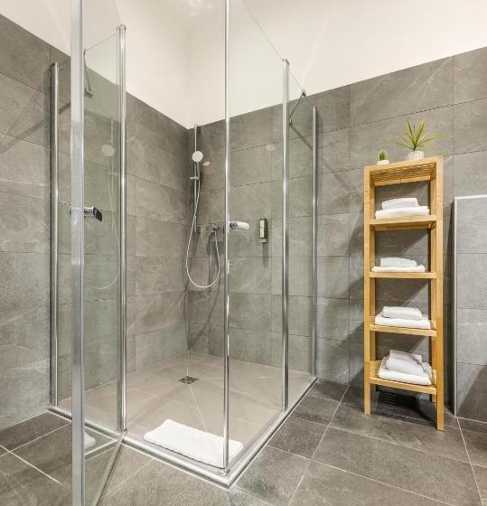 Jimmy S Apartments Emerald