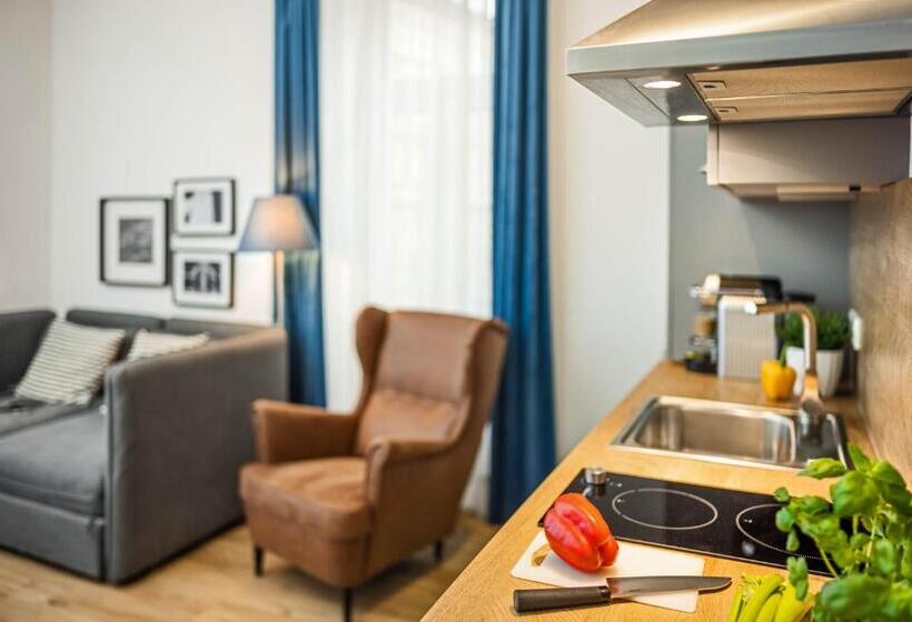 Jimmy S Apartments Emerald