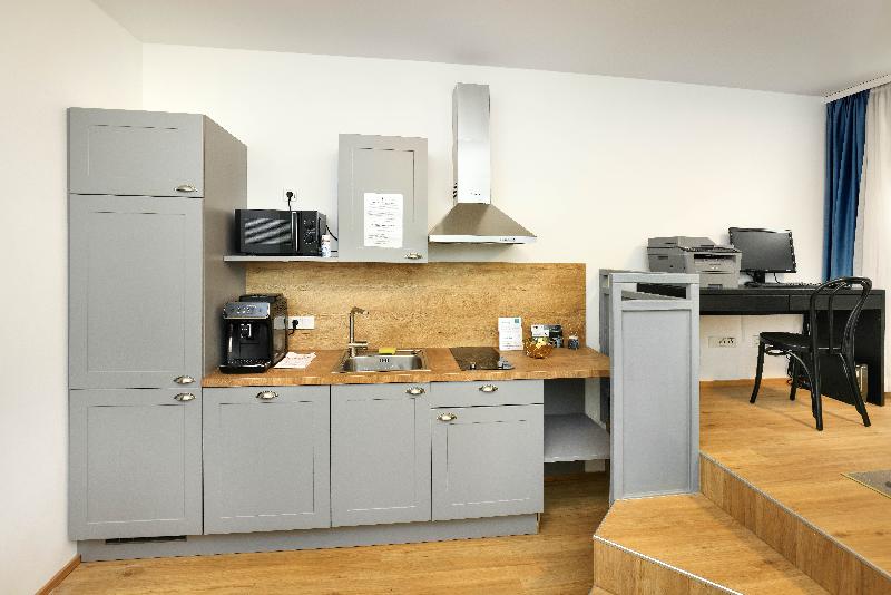 Jimmy S Apartments Emerald