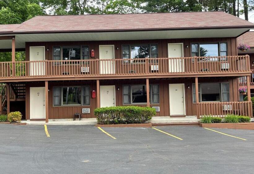 Mohican Resort Motel, Conveniently Located To All Lake George Attractions