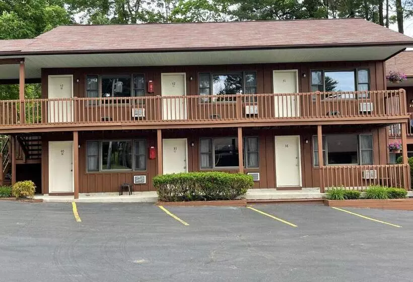 Mohican Resort Motel, Conveniently Located To All Lake George Attractions