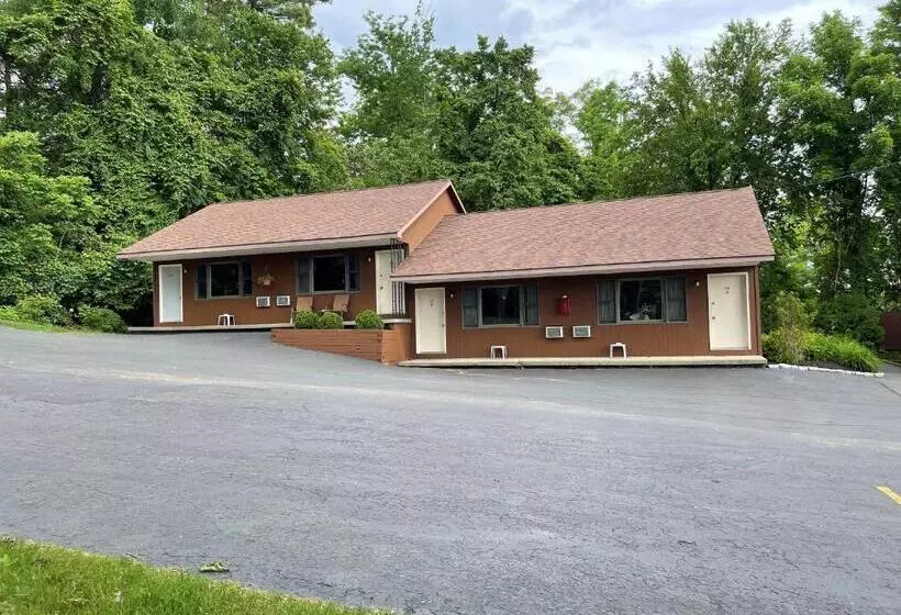 Mohican Resort Motel, Conveniently Located To All Lake George Attractions