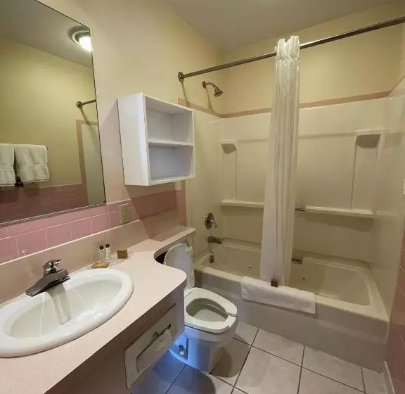 Mohican Resort Motel, Conveniently Located To All Lake George Attractions