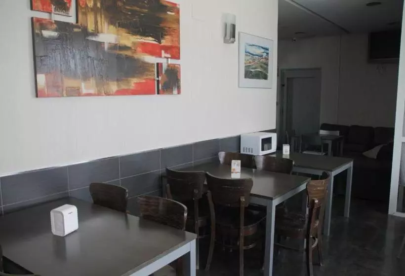 پانسیون Hostal Francisco Salinas