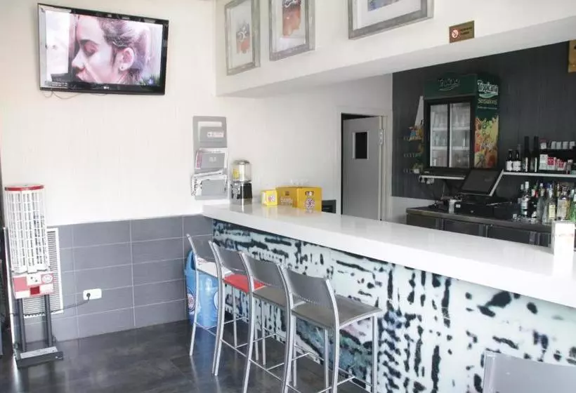 پانسیون Hostal Francisco Salinas