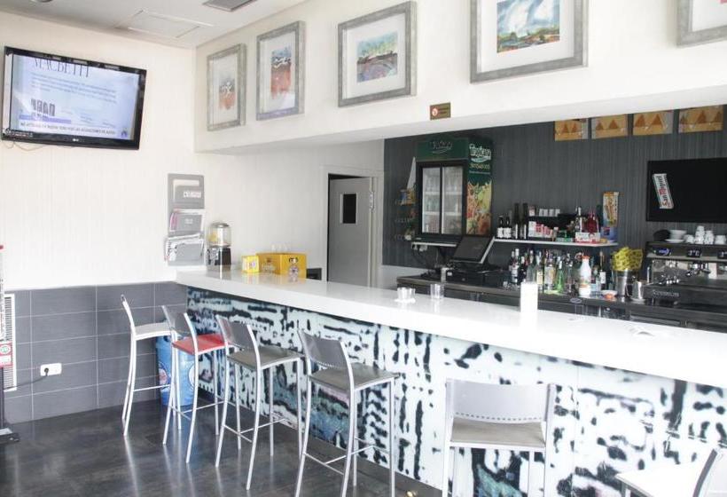 پانسیون Hostal Francisco Salinas