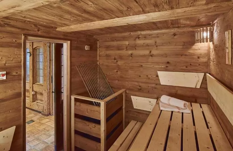 Aktivhotel & Gasthof Schmelz Ihr Urlaubs Hotel In Inzell Mit Wellness Hallenbad, Alpensauna & Dampfb