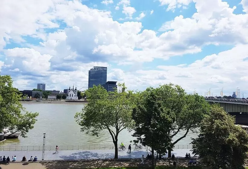 Altstadthotel Hayk Am Rhein