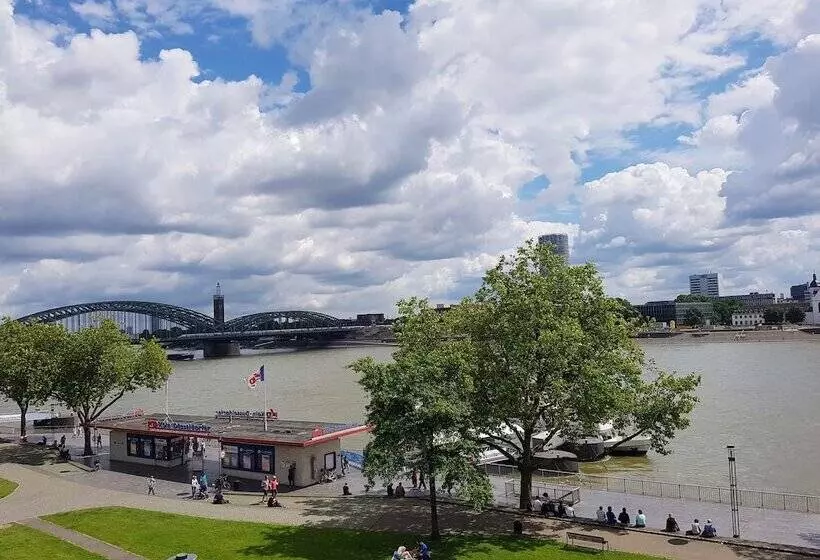 Altstadthotel Hayk Am Rhein