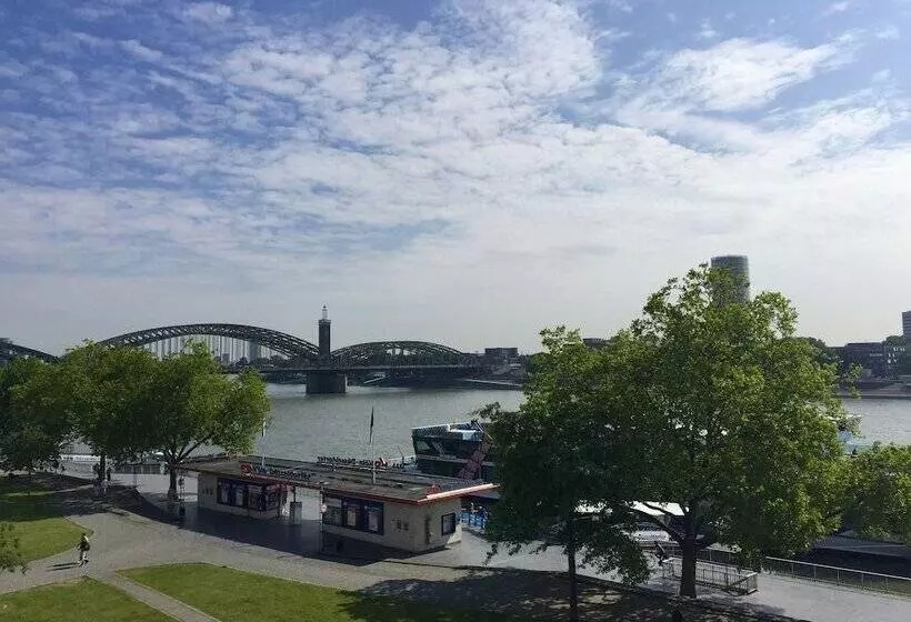 Altstadthotel Hayk Am Rhein