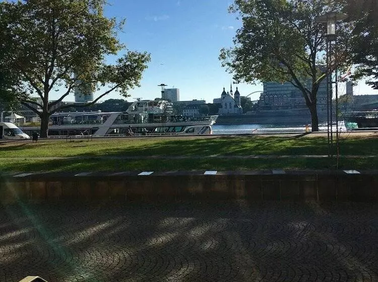 Altstadthotel Hayk Am Rhein