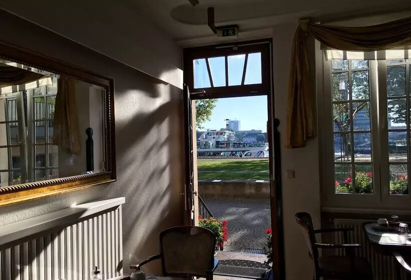 Altstadthotel Hayk Am Rhein