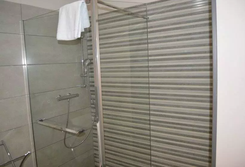 هتل L Hôtel Du Lac