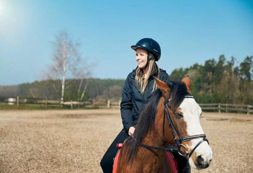 호텔 Van Der Valk Resort Linstow