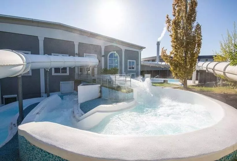 호텔 Van Der Valk Resort Linstow