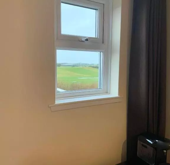 The Powfoot Hotel, Annan