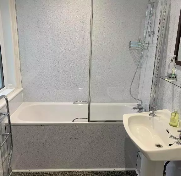 The Powfoot Hotel, Annan