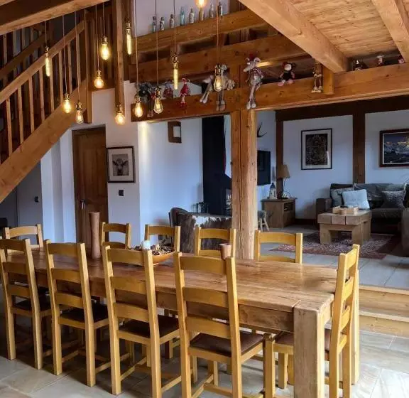 Aamiaismajoitus (B&B) Chalet Le Pery