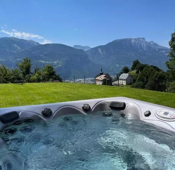 Aamiaismajoitus (B&B) Chalet Le Pery