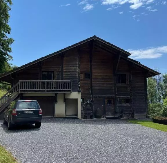Aamiaismajoitus (B&B) Chalet Le Pery