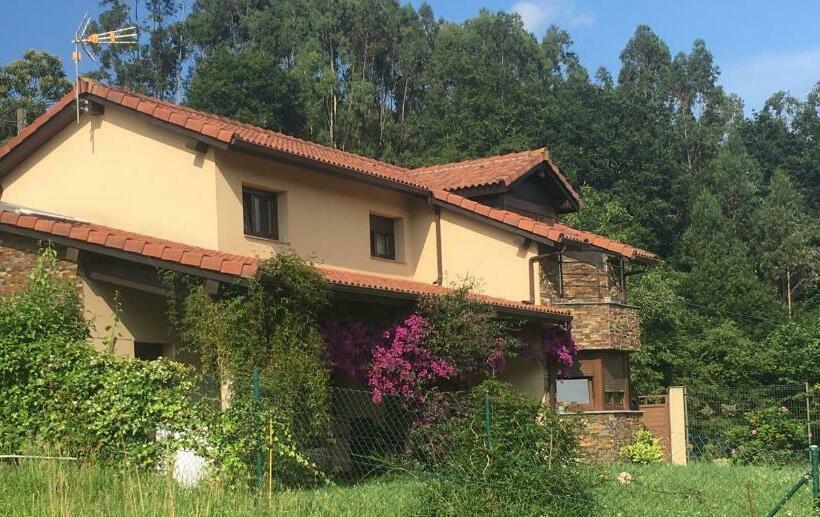 בית מלון כפרי Acogedora Casa En Asturias