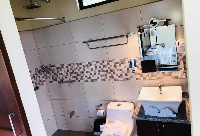 ホテル Arenal Roca Suites