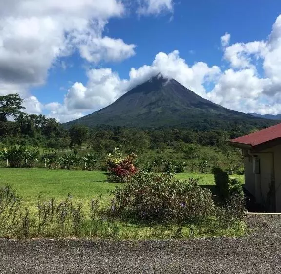 ホテル Arenal Roca Suites