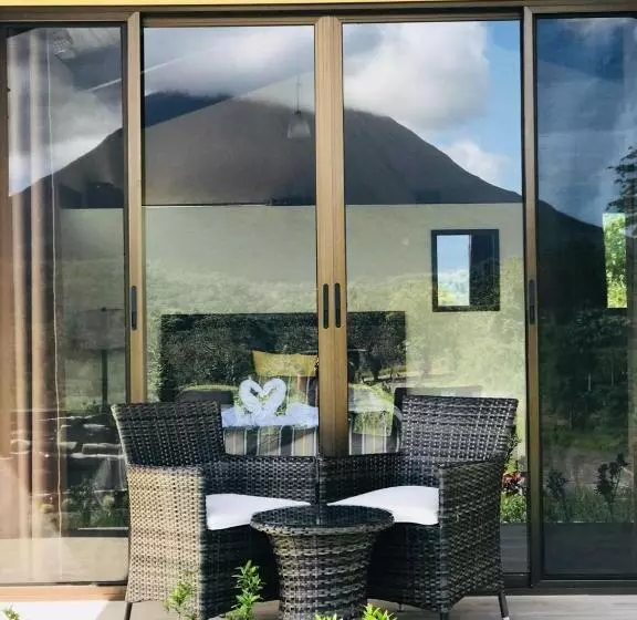 ホテル Arenal Roca Suites