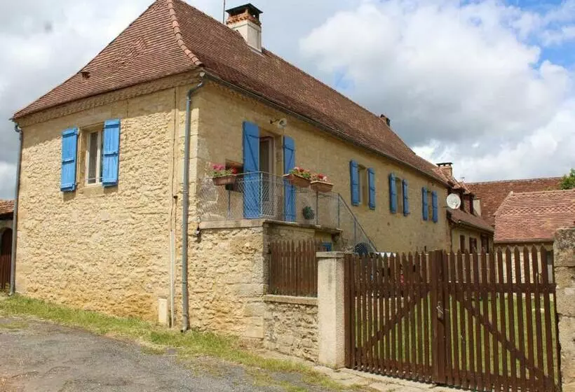 Hotelli Gîte Familial Avec Cheminée, Ping Pong, Près De La Grotte De Tourtoirac Et Du Château De Hautefort