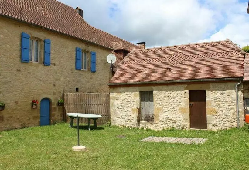 Hotelli Gîte Familial Avec Cheminée, Ping Pong, Près De La Grotte De Tourtoirac Et Du Château De Hautefort