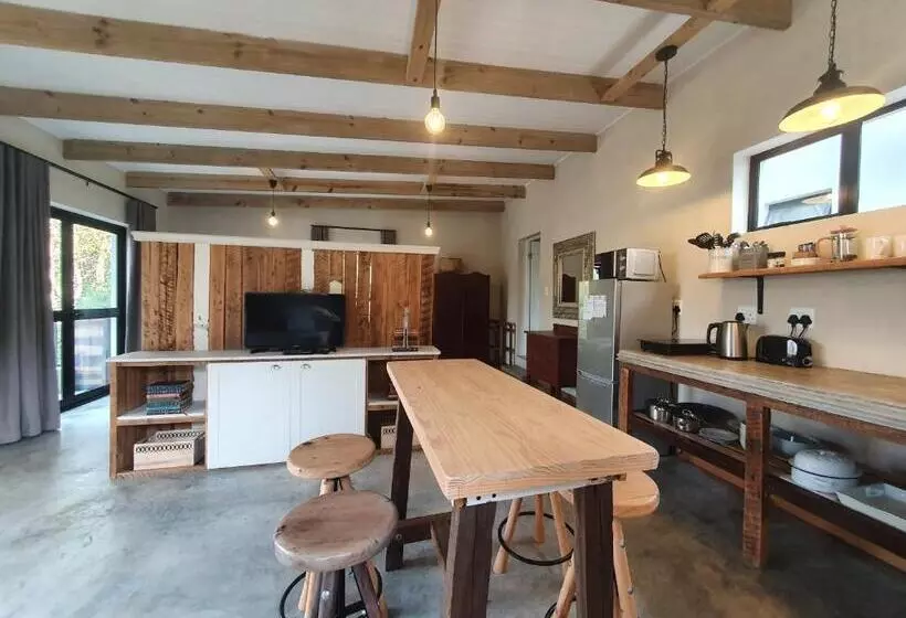 Majatalo Avo&oak Guesthouse