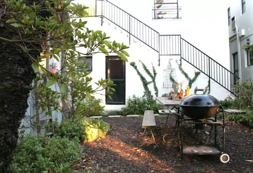 Majatalo Avo&oak Guesthouse