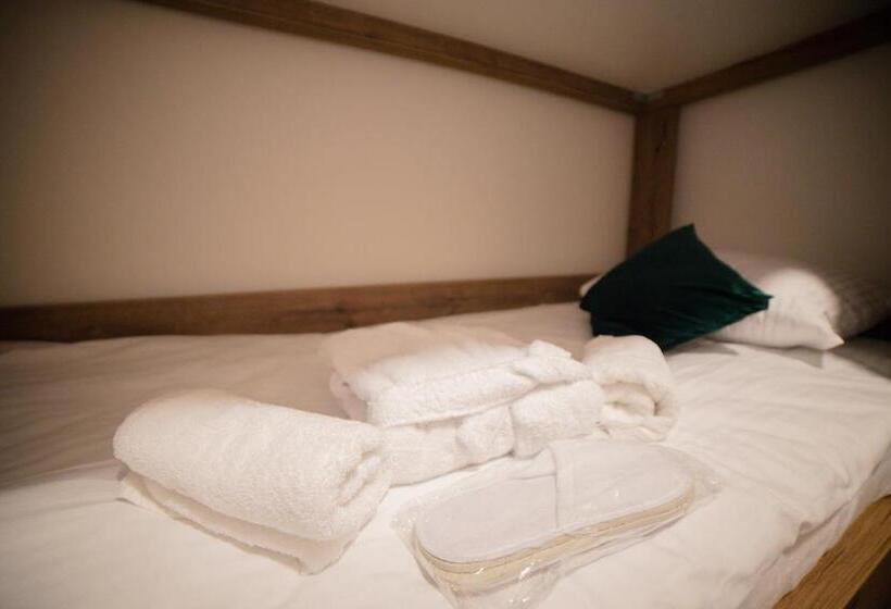 هاستل Užički Konak