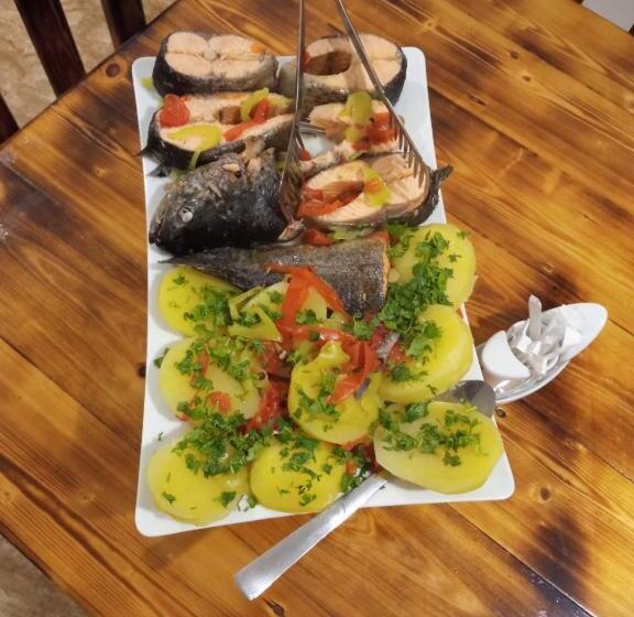 تختخواب و صبحانه Aga