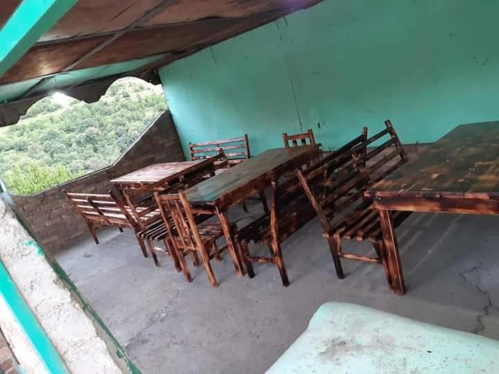 تختخواب و صبحانه Aga