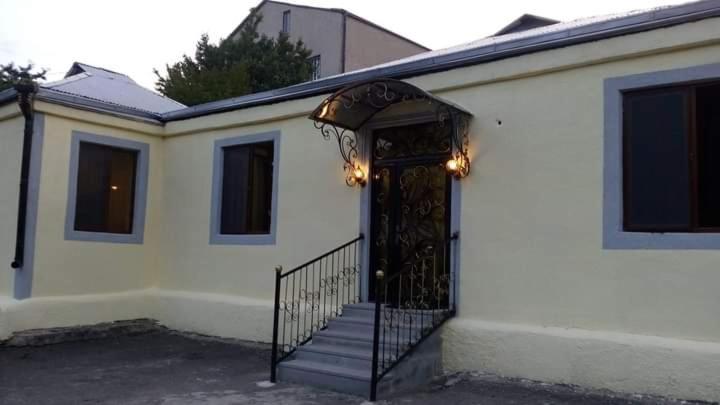 تختخواب و صبحانه Aga