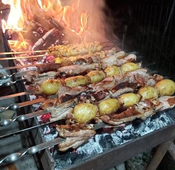 تختخواب و صبحانه Aga