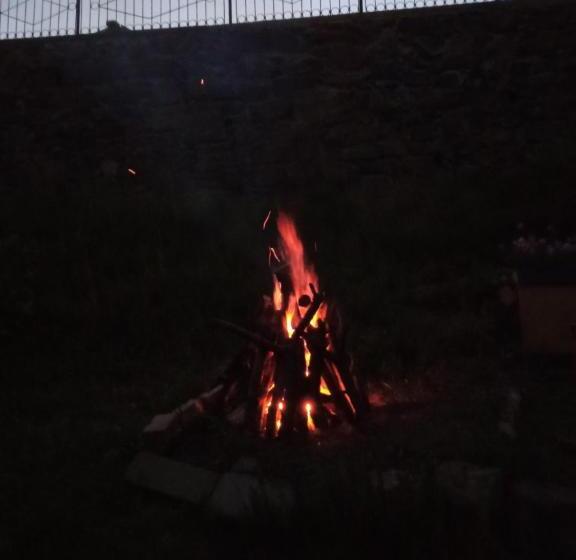 تختخواب و صبحانه Aga