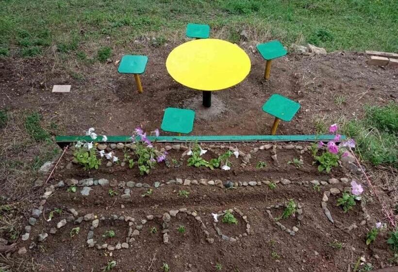 تختخواب و صبحانه Aga