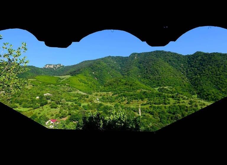 تختخواب و صبحانه Aga