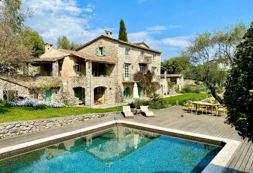 Aamiaismajoitus (B&B) L'effrontée